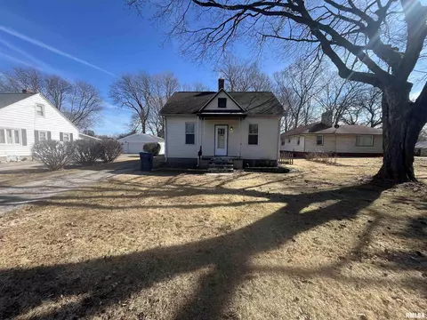 609 N 10th St, Monmouth, IL 61462