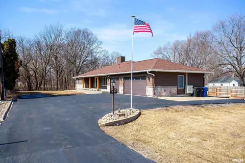 1215 53rd St, Moline, IL 61265 photo 2