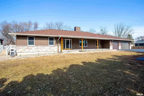 1215 53rd St, Moline, IL 61265