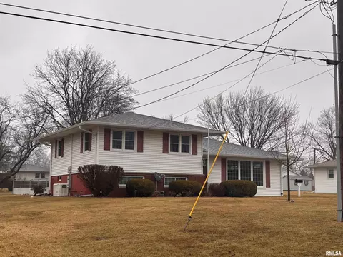 342 E Mcclure St, Kewanee, IL 61443 photo 2