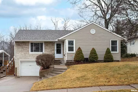 1804 Duggleby St, Davenport, IA 52803