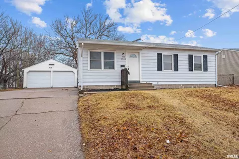 3922 8th St, East Moline, IL 61244