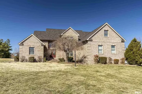 1 Quail Run Dr, Herrin, IL 62948