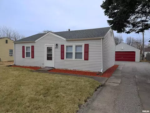 2606 W 68th St, Davenport, IA 52806