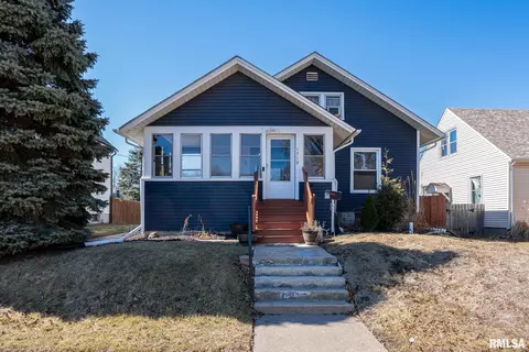 1718 N Howell St, Davenport, IA 52804