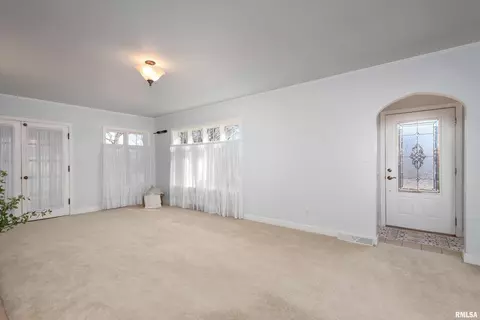 1405 27th St, Moline, IL 61265 photo 4