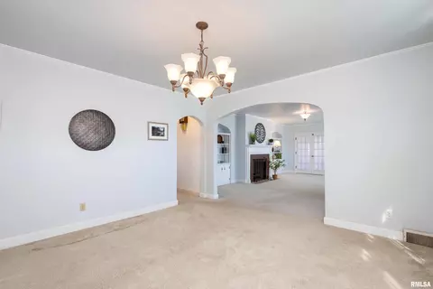 1405 27th St, Moline, IL 61265 photo 9