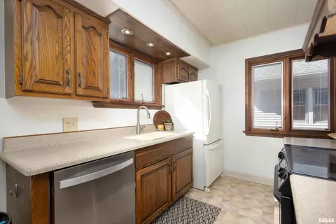 1405 27th St, Moline, IL 61265 photo 11