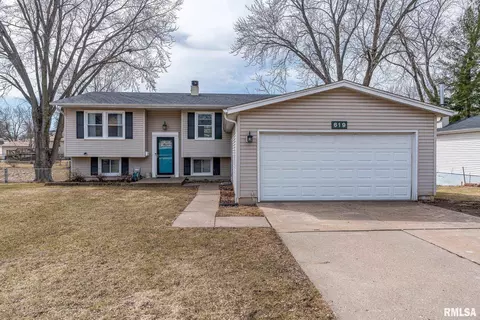 619 Northbrook Dr, Davenport, IA 52806