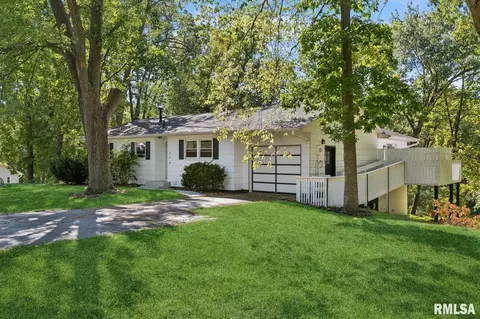 208 Park Ct, Geneseo, IL 61254