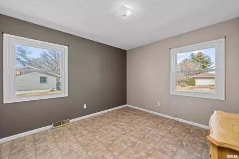 1105 12th St, Viola, IL 61486 photo 10