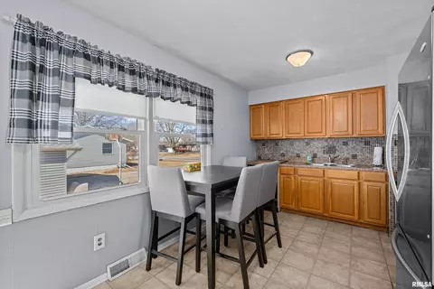 1105 12th St, Viola, IL 61486 photo 5