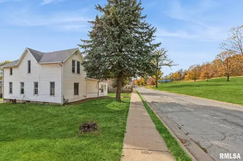 1831 W 9th St, Davenport, IA 52804