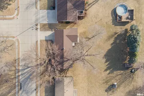 208 S 8th St, Eldridge, IA 52748 photo 28