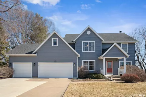 3945 Brookwood Ln, Bettendorf, IA 52722