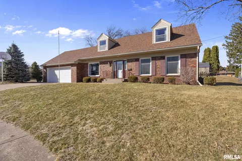 1334 Hayes Ct, Davenport, IA 52804