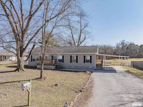 2 Lakedale Dr, Salem, IL 62881