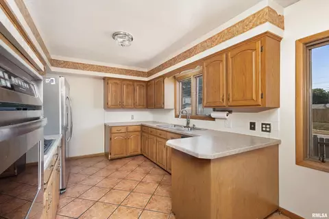 2002 7th St, Moline, IL 61265 photo 11