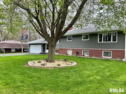 602 N Madison St, Morrison, IL 61270