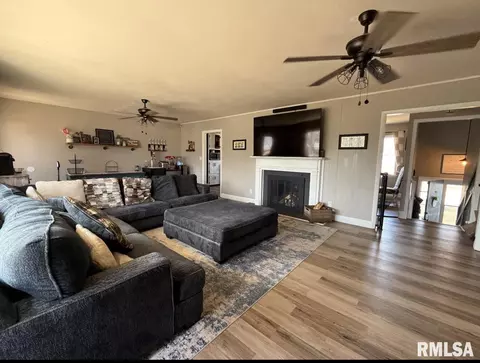 602 N Madison St, Morrison, IL 61270 photo 4