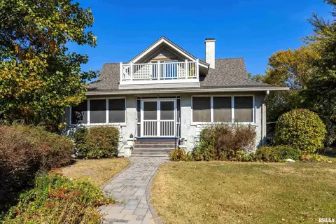 635 21st St, Bettendorf, IA 52722