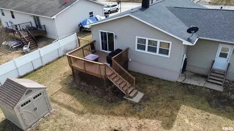 301 S Park View Dr, Eldridge, IA 52748 photo 18