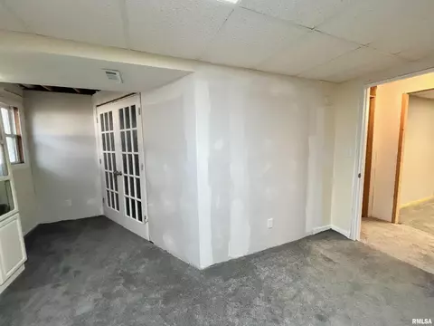 301 S Park View Dr, Eldridge, IA 52748 photo 13