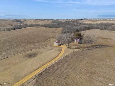 33286 12th St, Charlotte, IA 52731