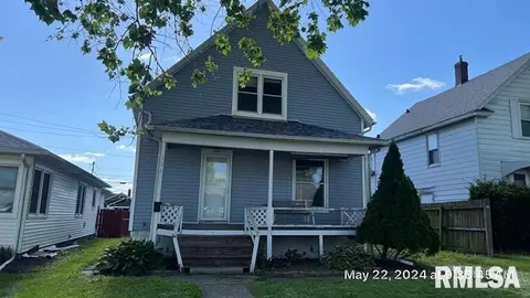 121 15th St, Silvis, IL 61282