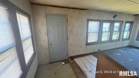 121 15th St, Silvis, IL 61282 photo 10