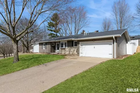 2514 E Pleasant St, Davenport, IA 52803