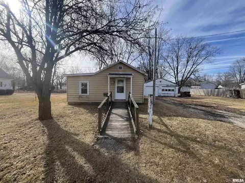 220 E Willard St, Wataga, IL 61488