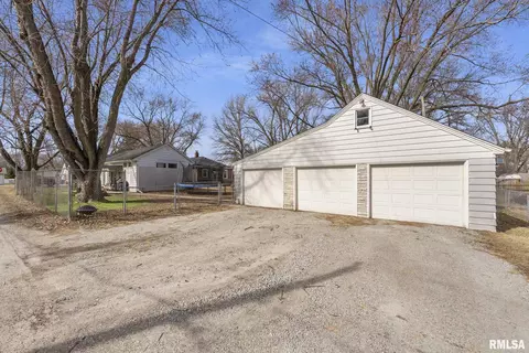 1820 43rd St, Moline, IL 61265 photo 2