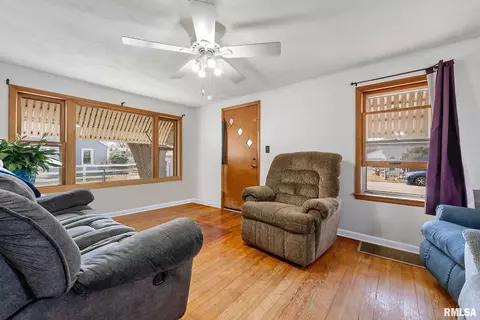 1820 43rd St, Moline, IL 61265 photo 6