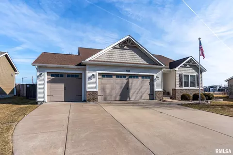 1716 E 58th St, Davenport, IA 52807