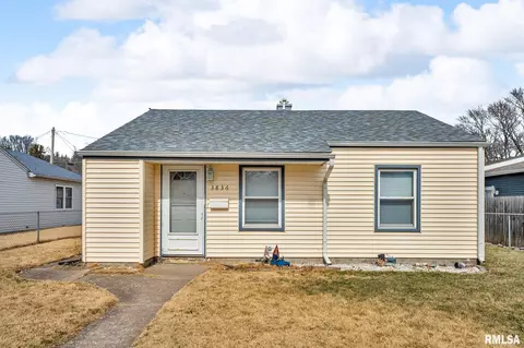 3836 Pearl Ave, Davenport, IA 52802