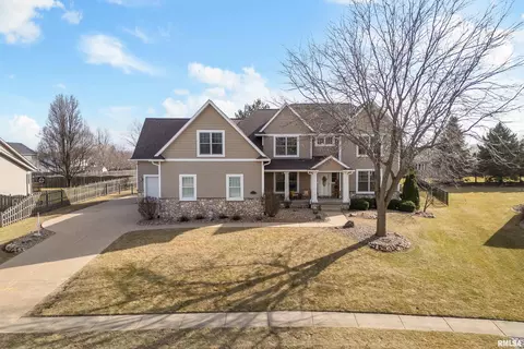 5255 Kristi Ln, Bettendorf, IA 52722
