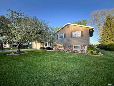 400 N Kellogg St, Yates City, IL 61572