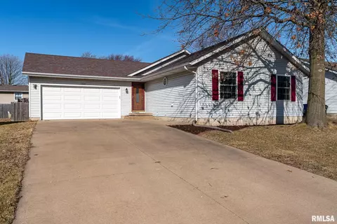1024 N Stark St, Davenport, IA 52804