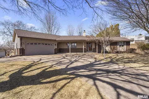 1303 SW 3rd Ave, Aledo, IL 61231