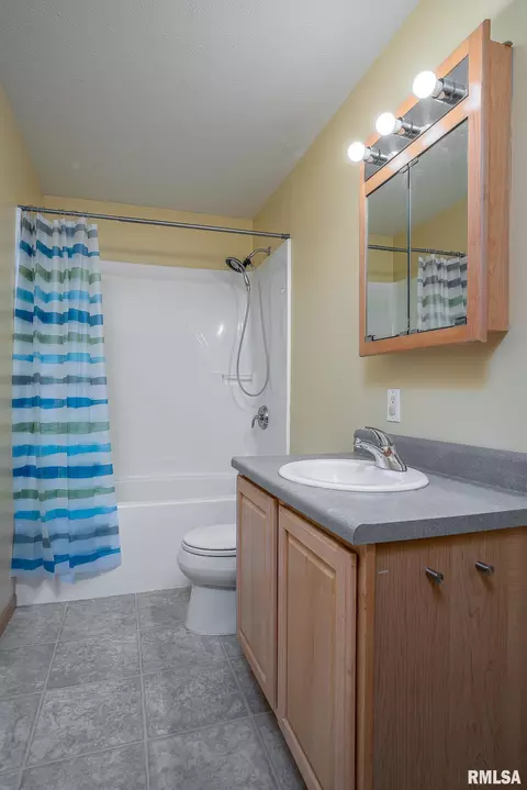613 18th St, Silvis, IL 61282 photo 16