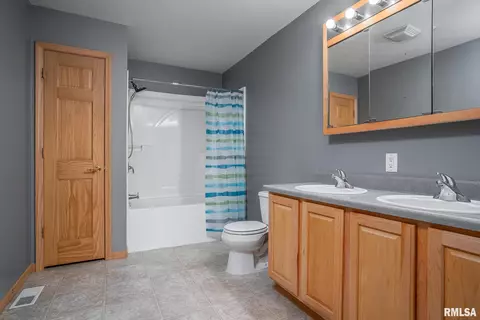 613 18th St, Silvis, IL 61282 photo 12