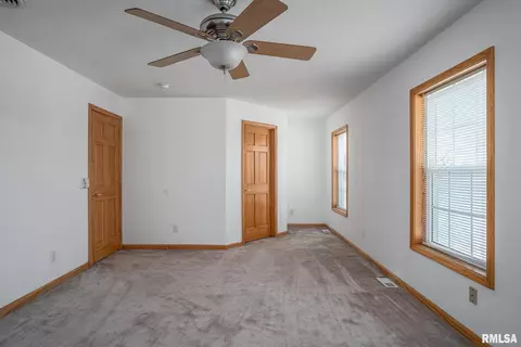 613 18th St, Silvis, IL 61282 photo 11