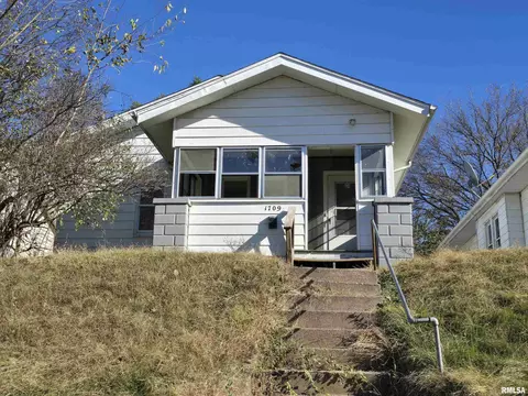 1709 5th St, Rock Island, IL 61201