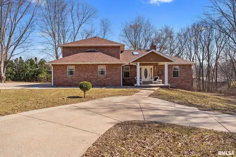 4821 Woodland Ave, Davenport, IA 52807