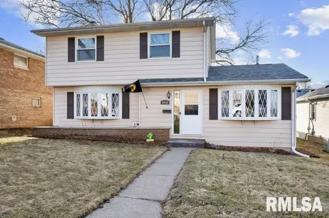 2654 Wilkes Ave, Davenport, IA 52804