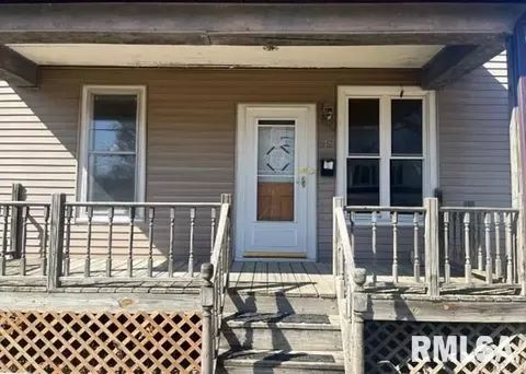448 N 3rd Ave, Canton, IL 61520 photo 2