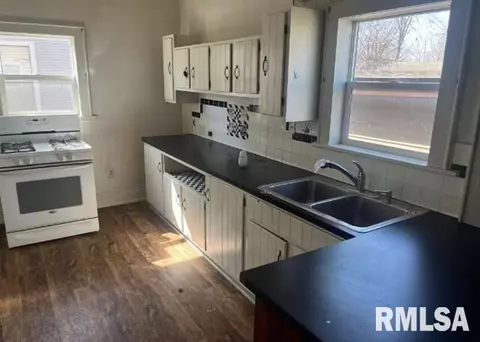 448 N 3rd Ave, Canton, IL 61520 photo 10