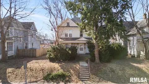 1009 W 15th St, Davenport, IA 52804