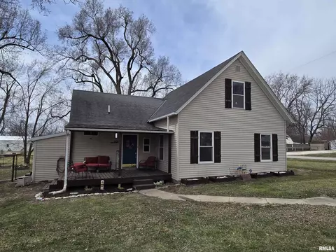 601 S Pearl St, Griggsville, IL 62340